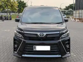 TERMURAHH CASH! TOYOTA VOXY MATIC 2020/2021