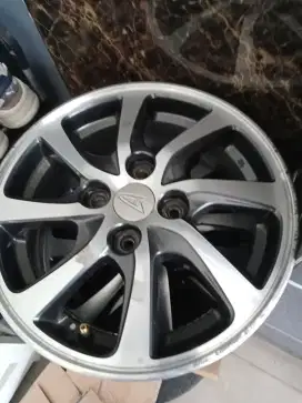 Velk standar Sigra R 2016