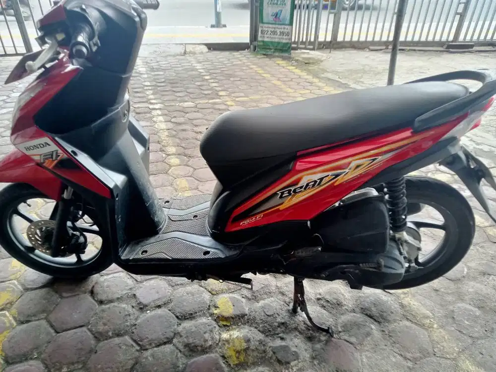 Di Jual cepat satu unit sepeda motor Honda Beat tahun 2013