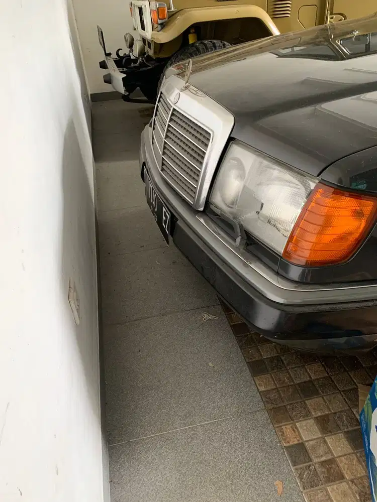 Mercedes-Benz E300 1993 Bensin