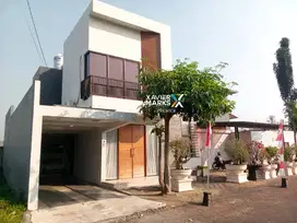 Dijual Rumah Modern Ala Villa Dekat Pasar Induk Kepanjen Malang