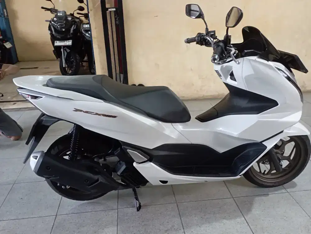HONDA PCX ABS 2024 KM 2 RB AN KONDISI SEPERTI BARU