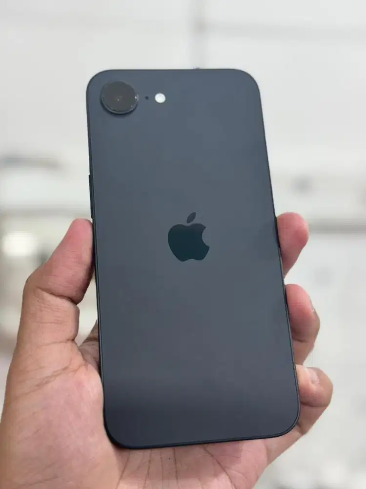 iPhone 16e 128gb Black Resmi iBox Fullset Mulus. Grs Agustus 2026