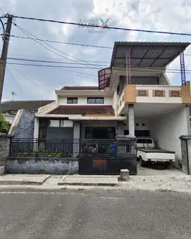Dijual Cepat, Rumah Siap Huni Banyak Kamar di Sulfat, Blimbing Malang