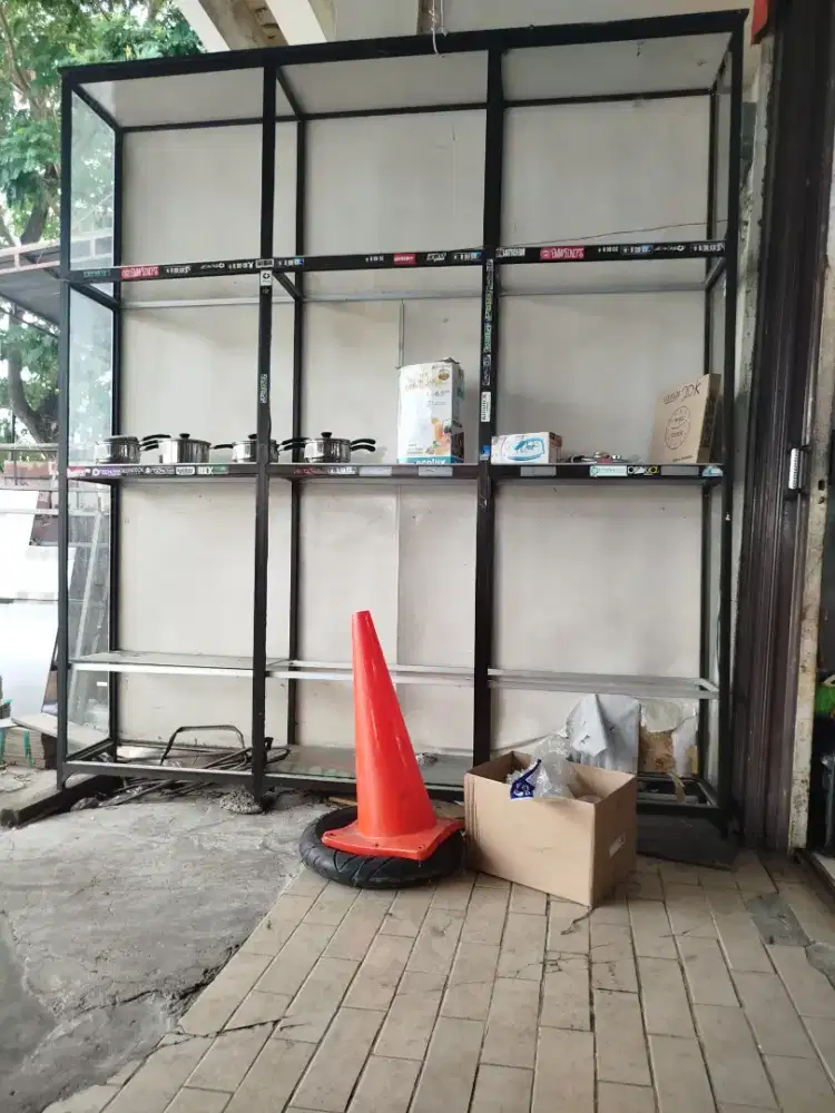 Dijual Murah Rak Lemari kaca Alumunium.