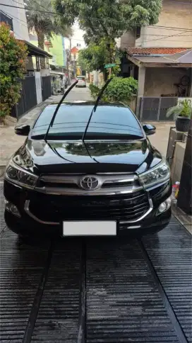 Innova Reborn 2.4 V AT Diesel