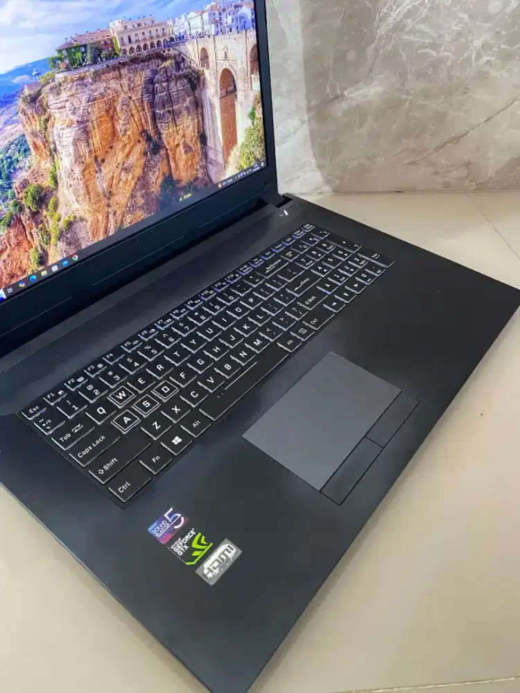 Laptop Gaming Aftershock i7 8750H GTX 1060 6 GB Layar 17,3 144hz