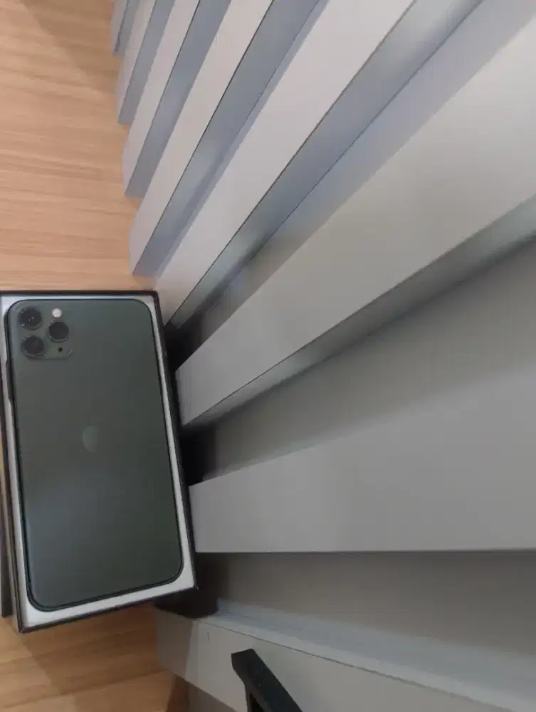Iphone 11 pro max 256gb luarbiasa baru