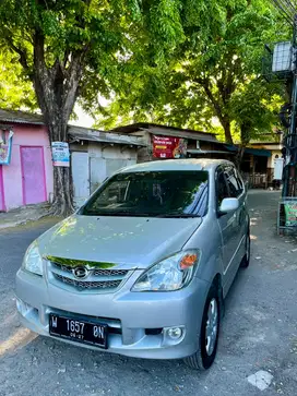 Daihatsu xenia 2011