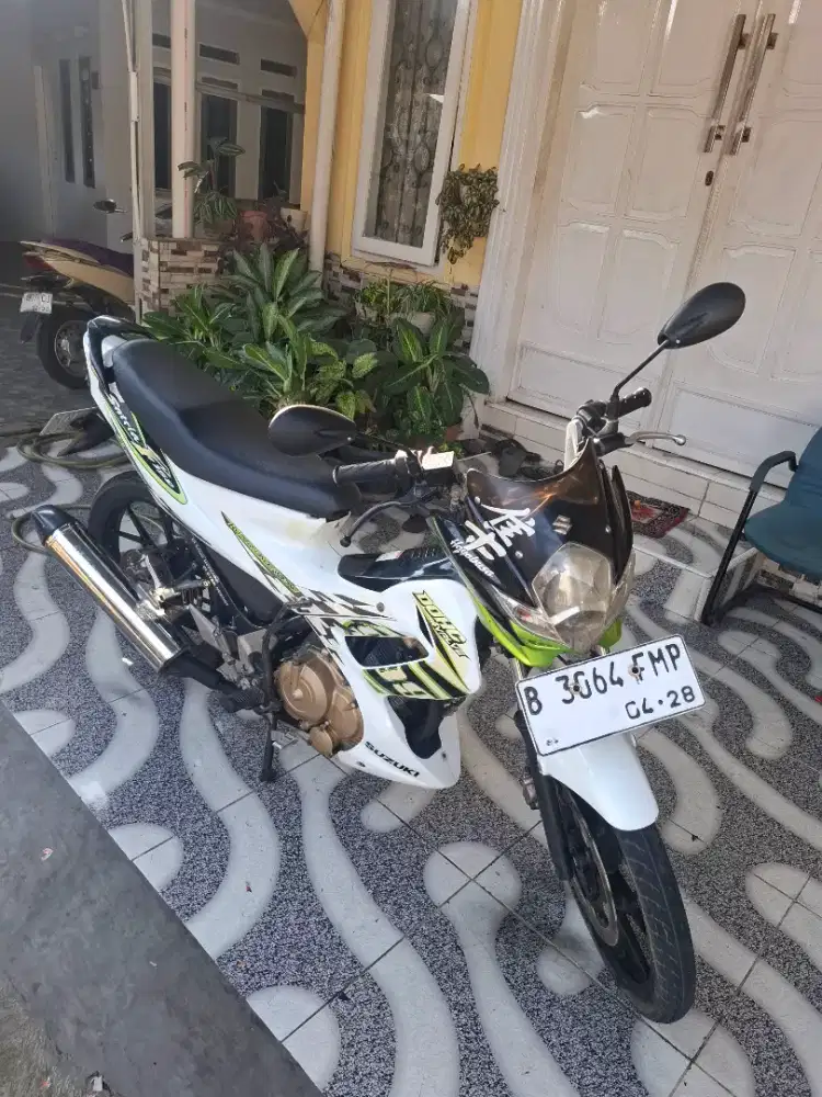 Suzuki Satria Fu putih
