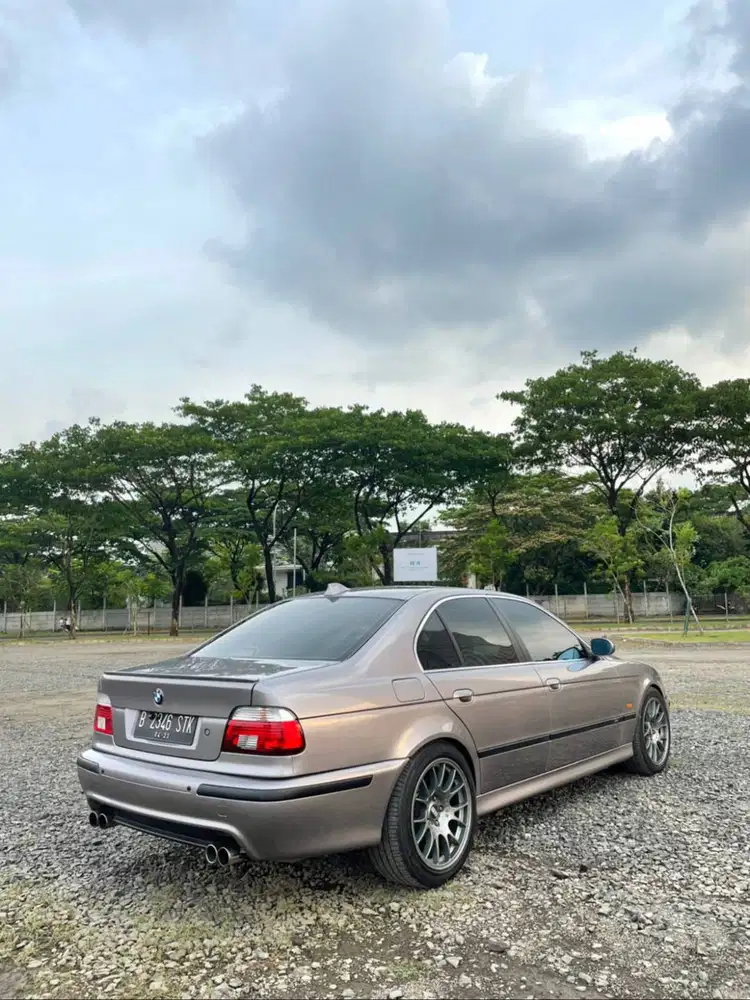 BMW E39 528i tahun 1997 (M5 look facelift 2003)