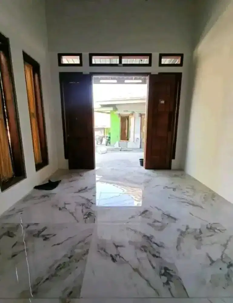Tukang bangunan harian dan borong