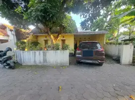 Jual rumah selatan gedongkuning tanah luas
