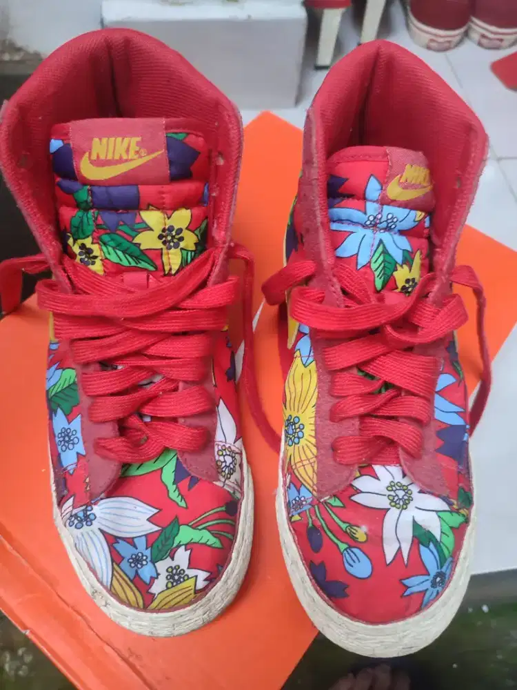 nike balzer mid textile flowers