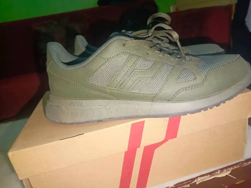 Sepatu Sneakers PIERO Rusher Mono Original Full Box Like New