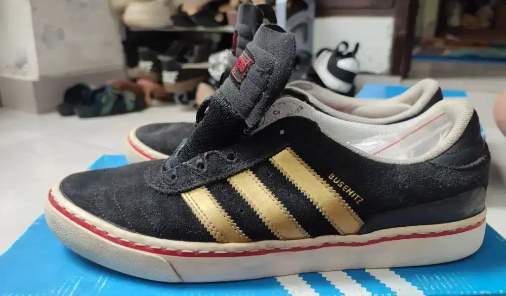 adidas buzenits