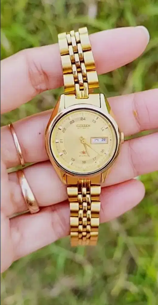 Jam tangan wanita tipe 830229 GN-4WS berlapis emas