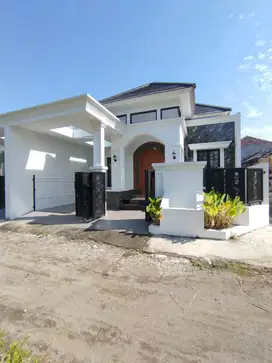 Rumah Klasik Modern Kekinian Timur Kampus UII Jalan Kaliurang