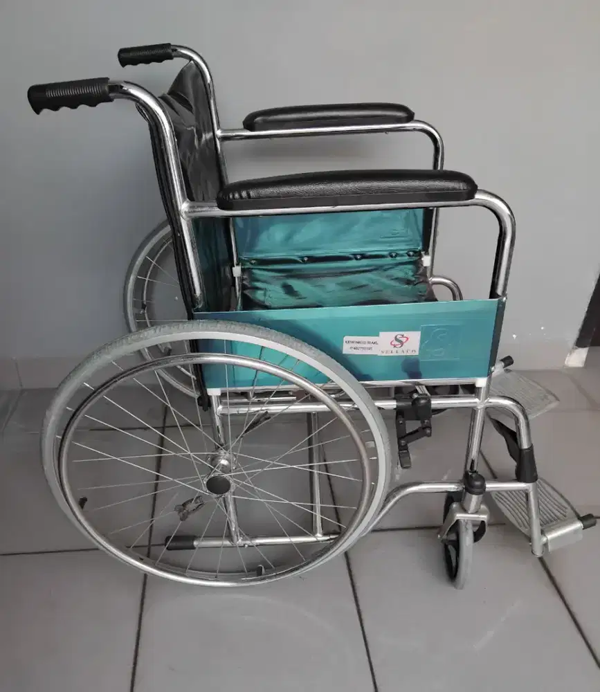 Kursi roda dewasa
