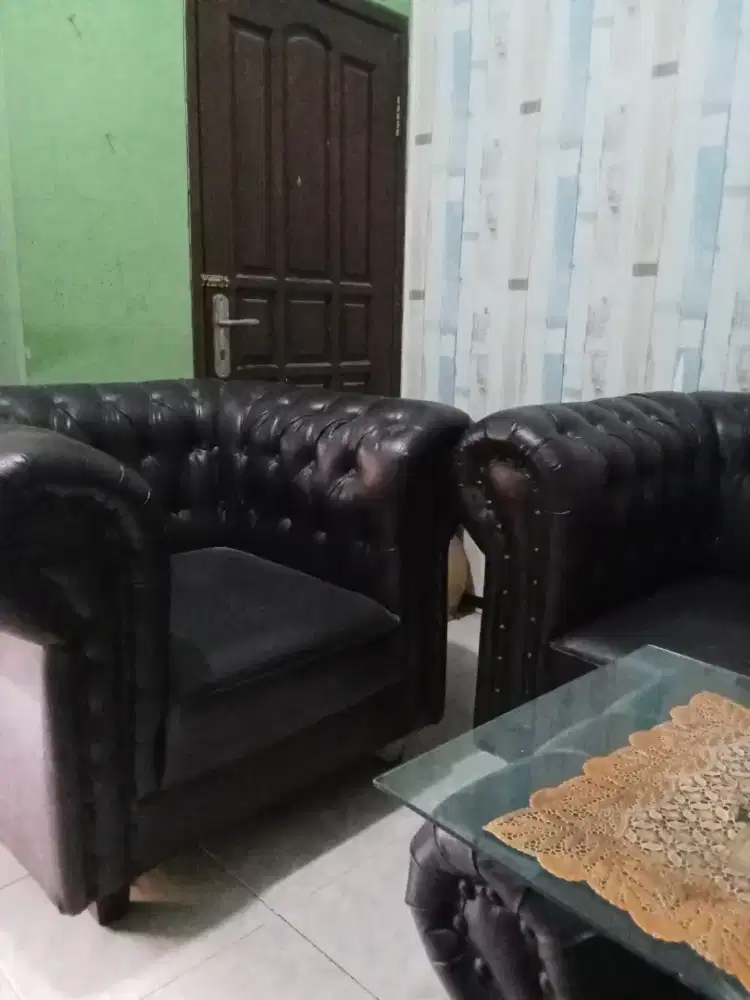 Meja kursi tamu