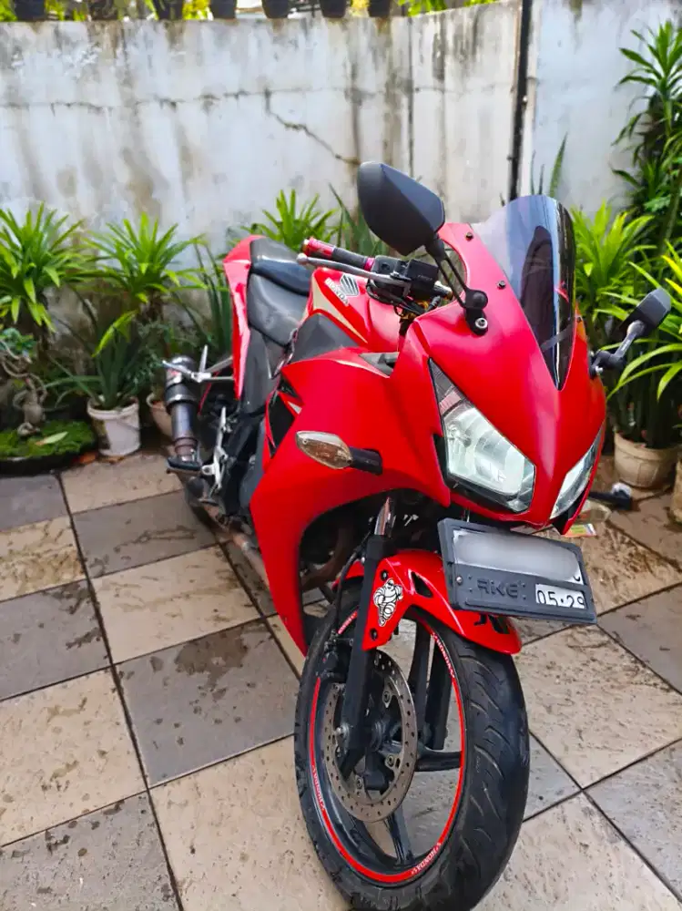 CBR 150 TAHUN 2015 READY JUAL CEPAT BU
