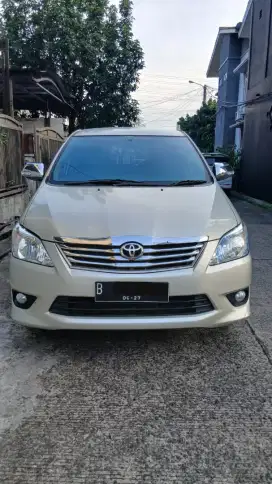 Kijang Innova G AT 2012 bensin Tangan1