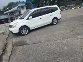 LIVINA XV 2013 putih km 125 ribu