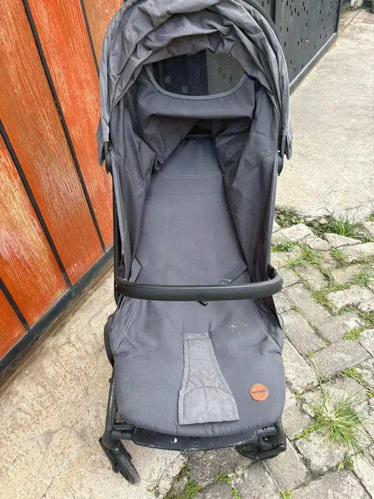 Stroller anak abu-abu
