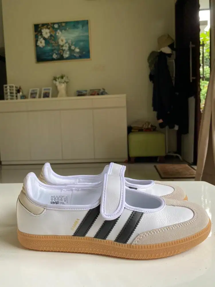 Jual cepat, Adidas Samba Jane, putih ukuran 37,5