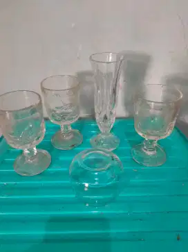 1 SET GELAS KACA