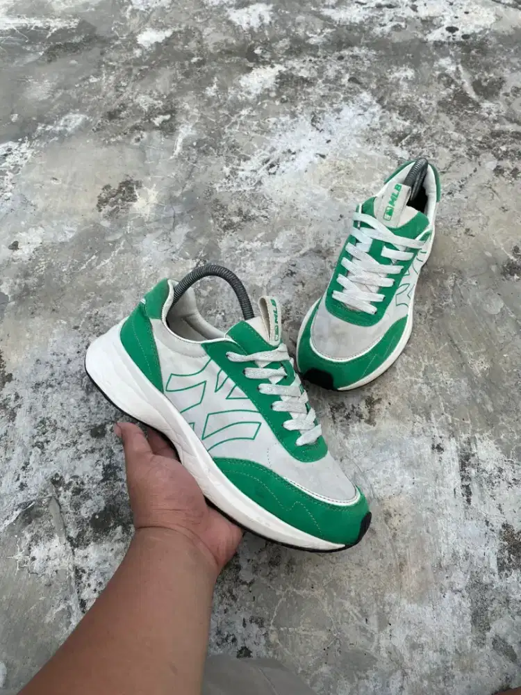 MLB jogger green white
