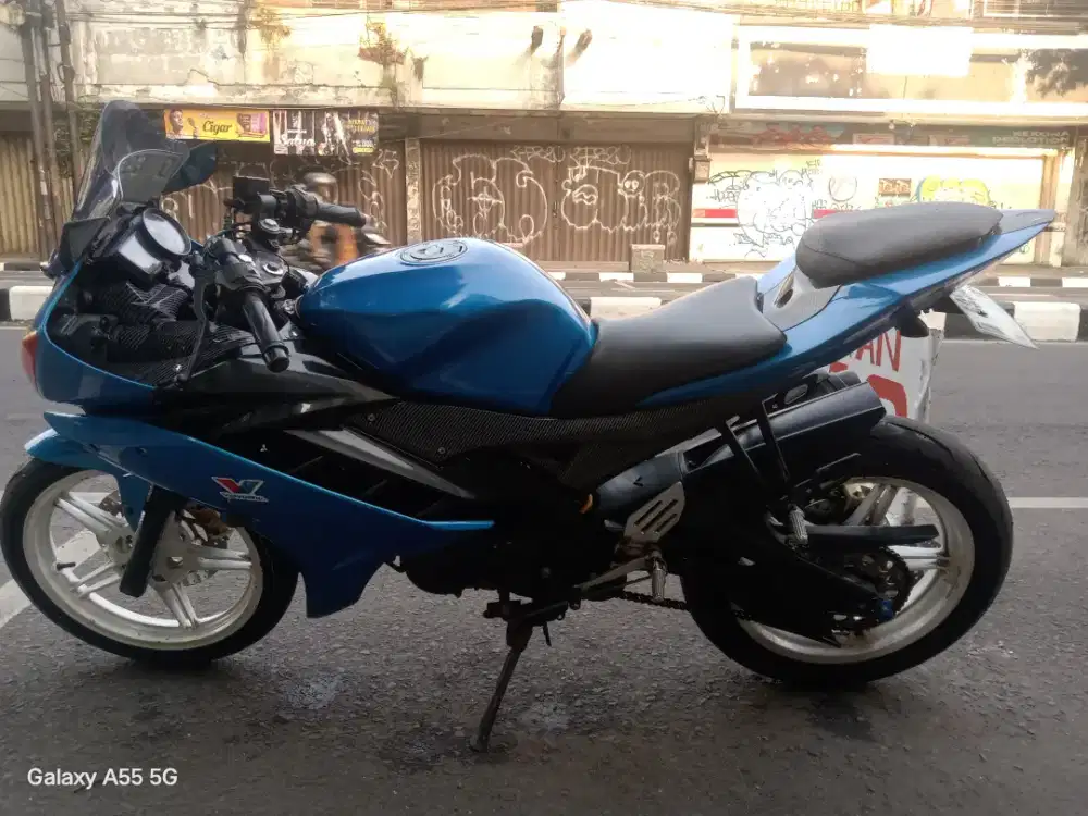 Yamaha R15 V2 tahun 2015