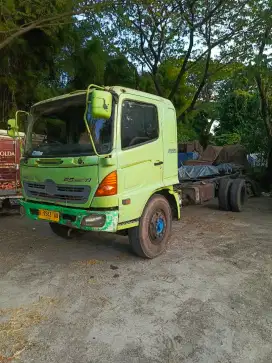 2006 Casisan Hino Lohan Engkel FG 210 JL
