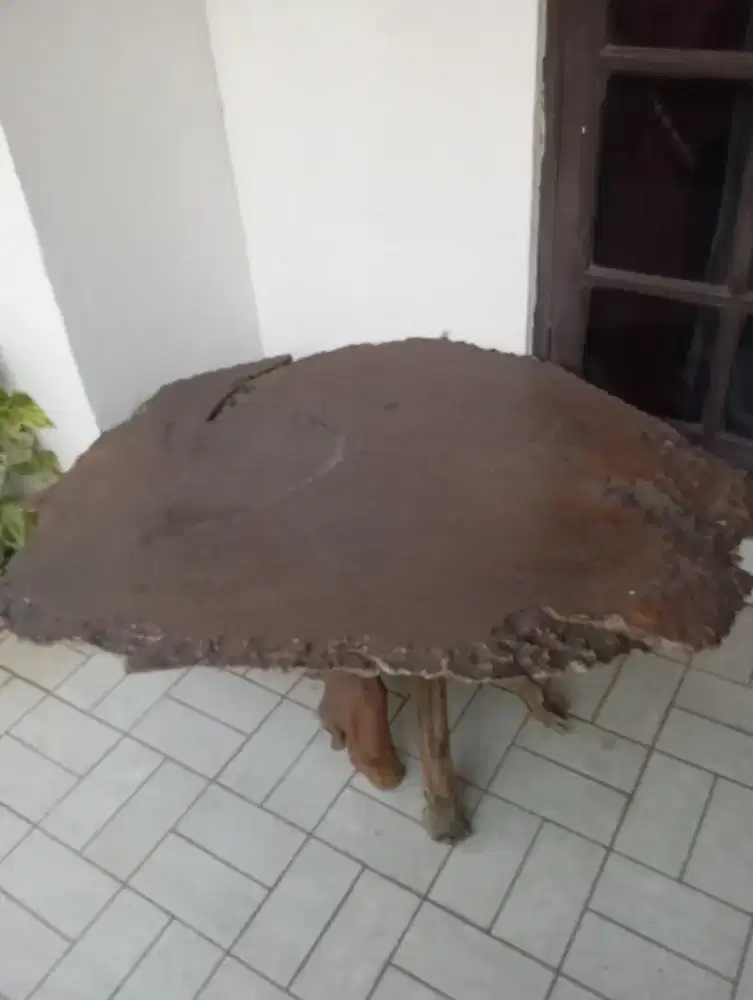 Meja Kayu Akar Bekas