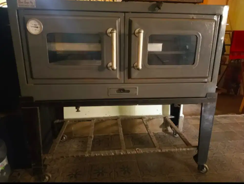 Dijual oven kondisi baru belum pernah dipakai