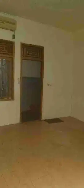 disewakan rumah dua lantai irigasi Bekasi