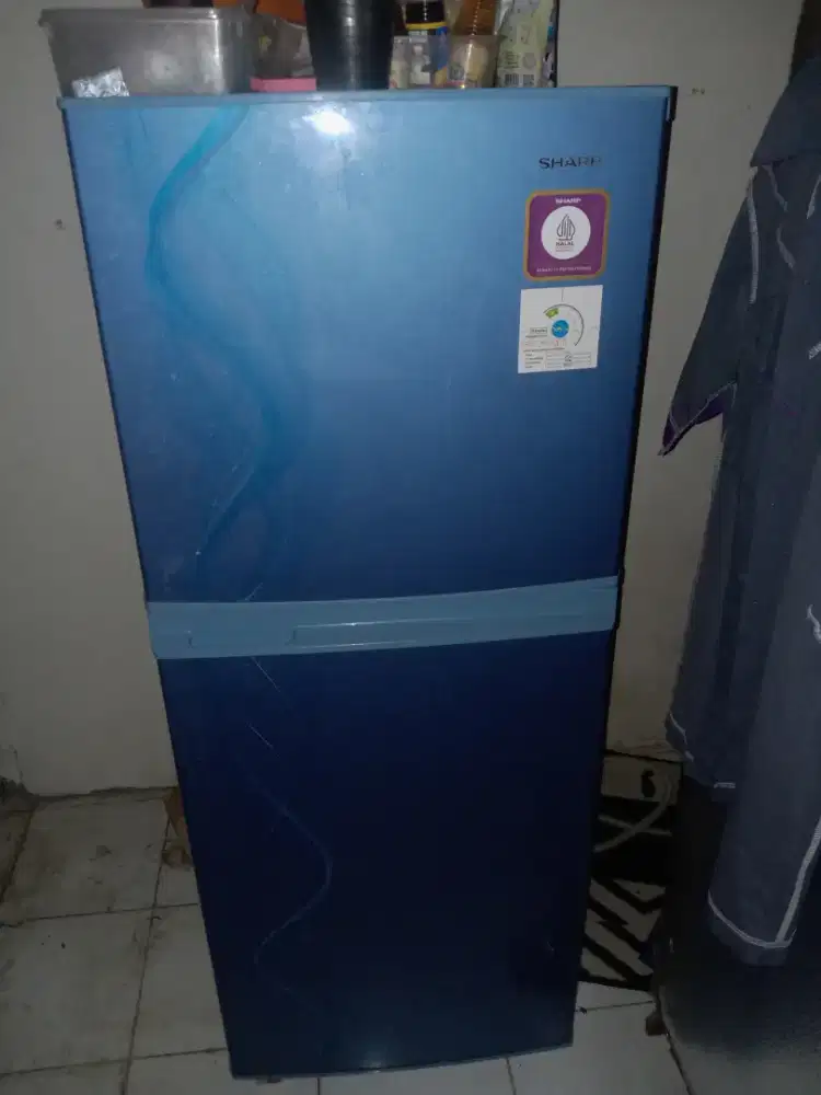 Dijual kulkas merk Sharp