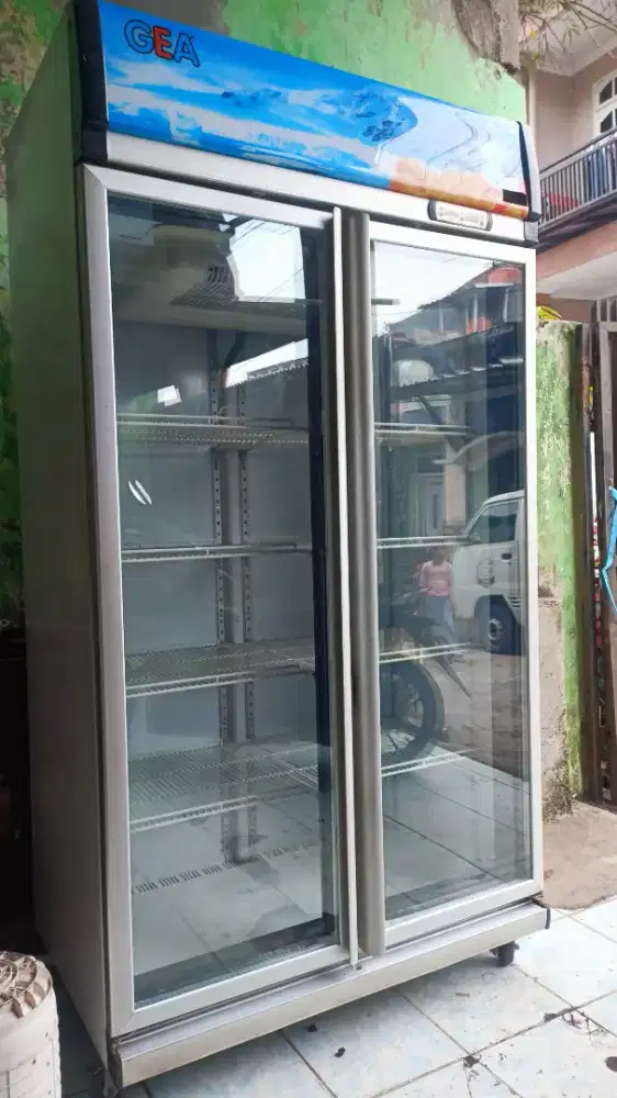 showcase GEA kap. 800liter tinggal pakai