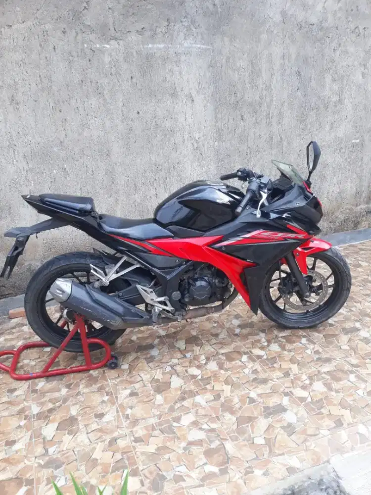 Honda Cbr 150R 2018 akhir facelift.Srt lengkap.pjak of 1x.F 2028