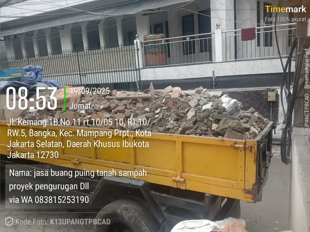 Tukang buang puing sampah proyek dll