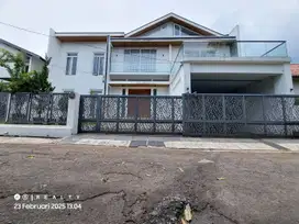 RUMAH LUX PRIVATE POOL CIGADUNG DAGO BANDUNG Lokasi Strategis Harga Nego