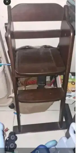 Kursi makan bayi dari kayu