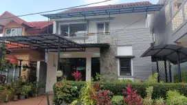 Di jual vila 2LT siap huni tdk perlu renovasi lokasi Gren aple Cipanas