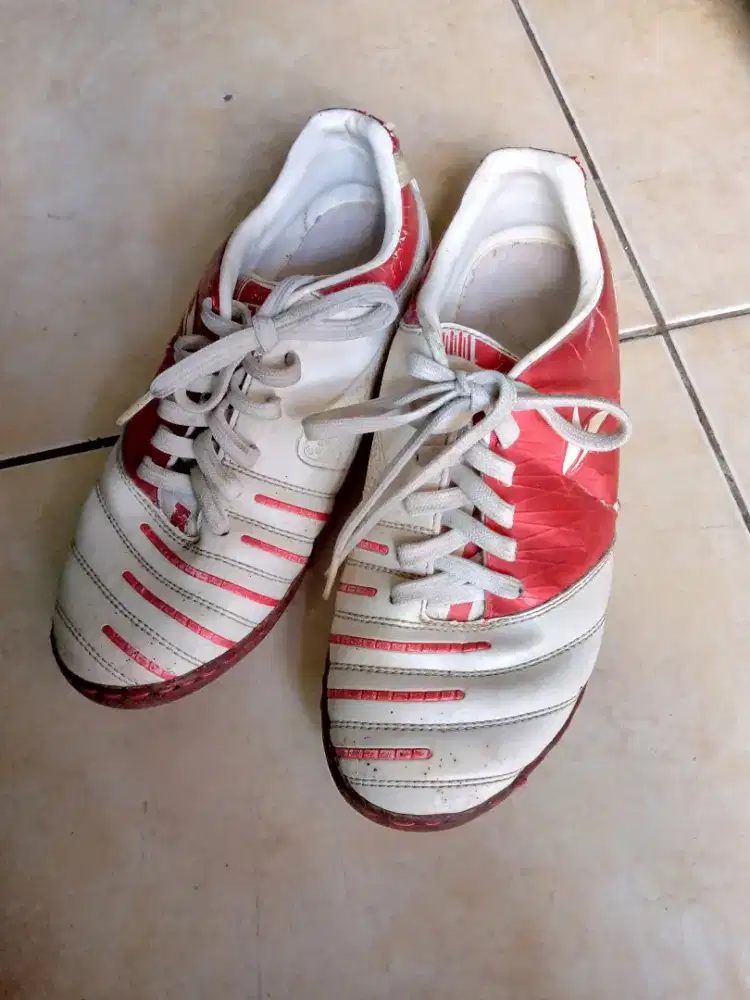 Sepatu futsal nobleman