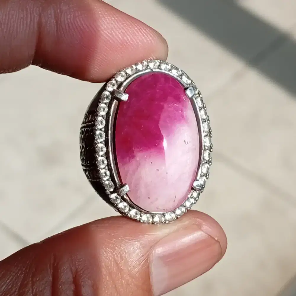 Batu Ruby Myanmar Burma Merah Putih 21.70 ct dim 24 mm