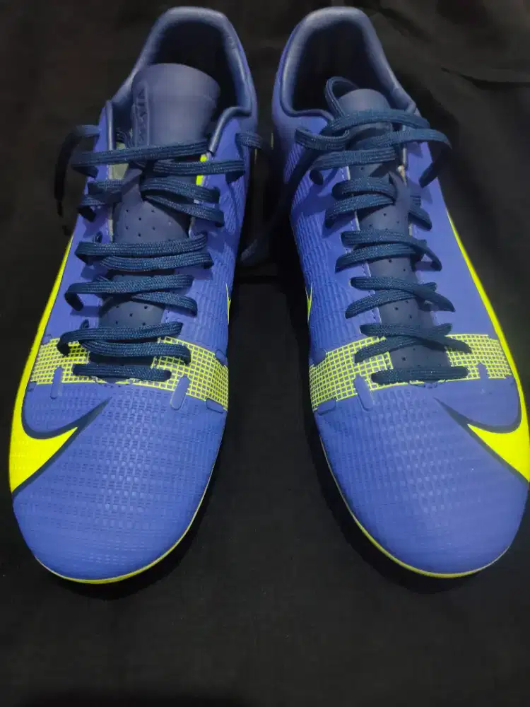 Sepatu bola Nike Mercurial