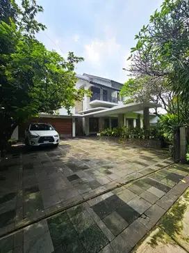 Dekat Jalan Utama, Rumah Dijual Kebayoran baru. Vibes Villa, Asri, Terawat. NEGO