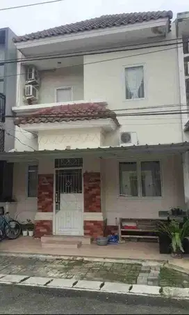 DISEWAKAN TAMAN UBUD  LIPPO KARAWACI BARAT