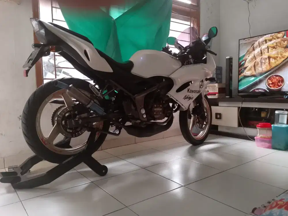Dari pada ngejogrog Bae motor jarang di pakai motor rawatan