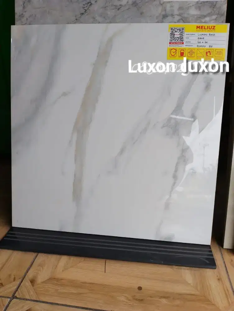 Granit 60x60 luxon gold